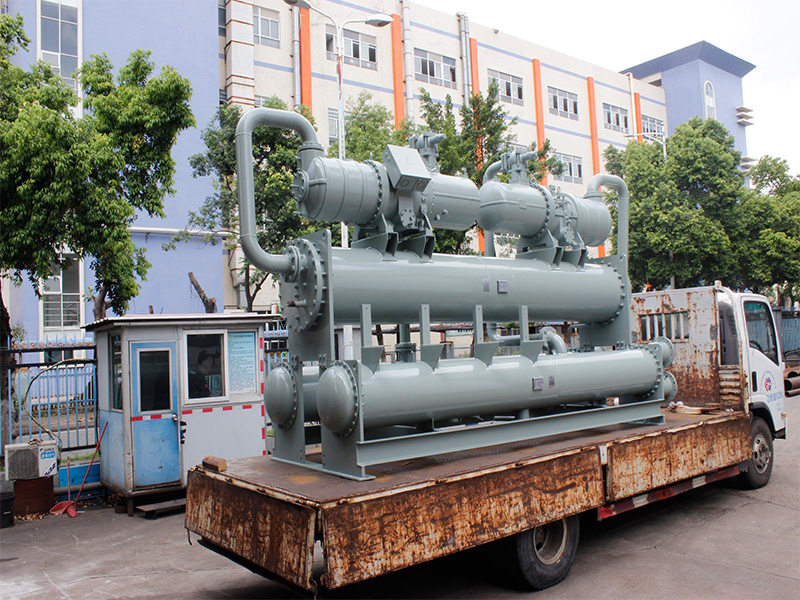 方管板蒸發(fā)器裝車(chē)出貨！聯(lián)合冷熱設(shè)備不負(fù)客戶所托